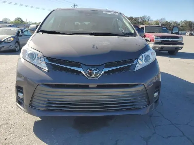 2020 TOYOTA SIENNA XLE  