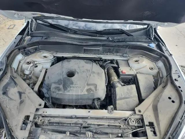 2022 VOLVO XC90 T6 MOMENTUM  