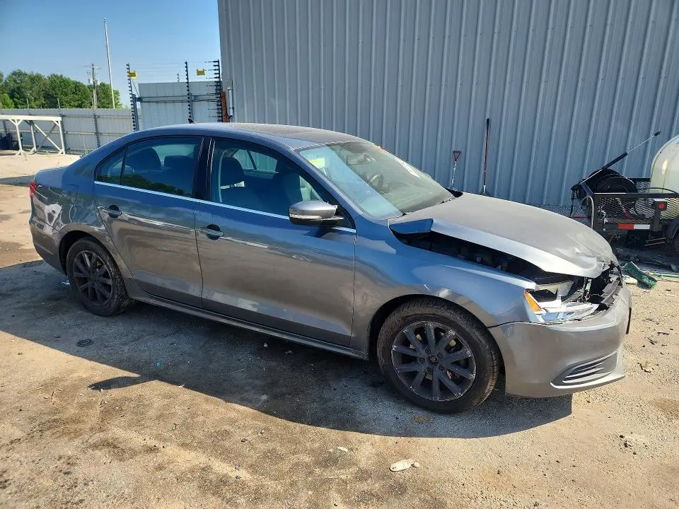 2013 VOLKSWAGEN JETTA SE  