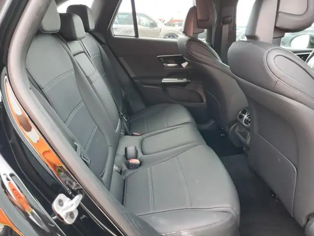 2025 MERCEDES-BENZ GLC 300  