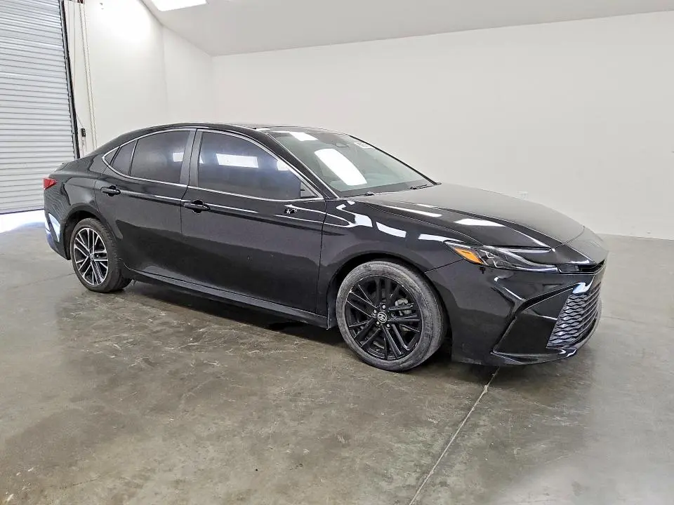 2025 TOYOTA CAMRY XLE  