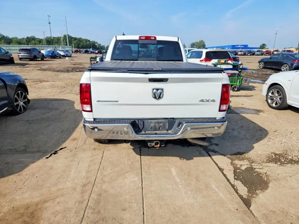 2015 RAM 1500 SLT  