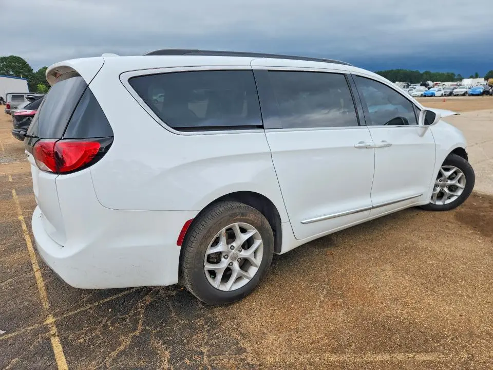 2017 CHRYSLER PACIFICA TOURING L  