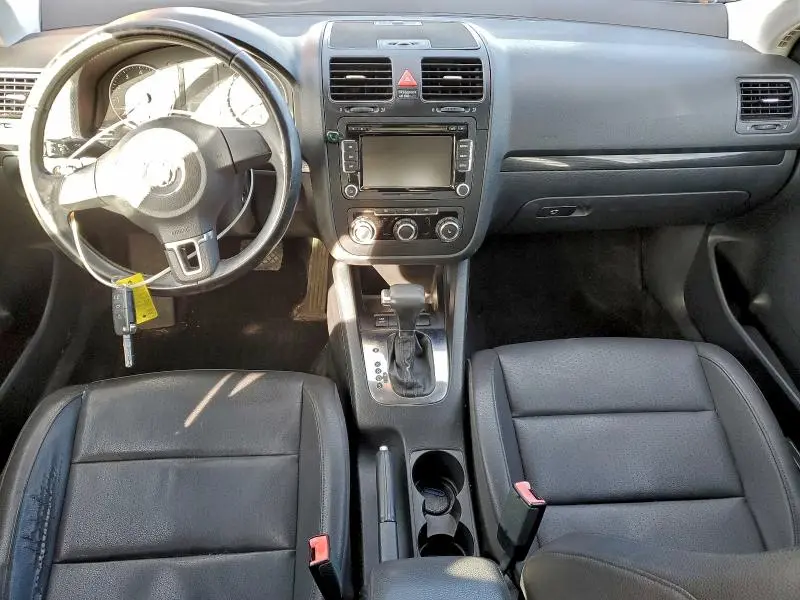 2010 VOLKSWAGEN JETTA SE  