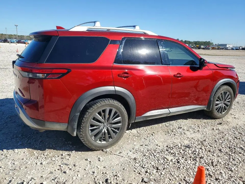 2022 NISSAN PATHFINDER SL  