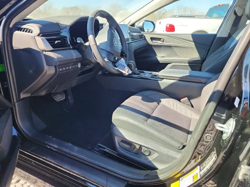 2025 TOYOTA CAMRY XLE  