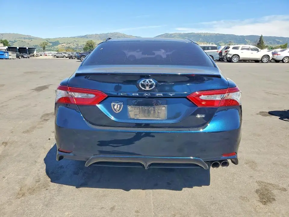 2018 TOYOTA CAMRY SE  