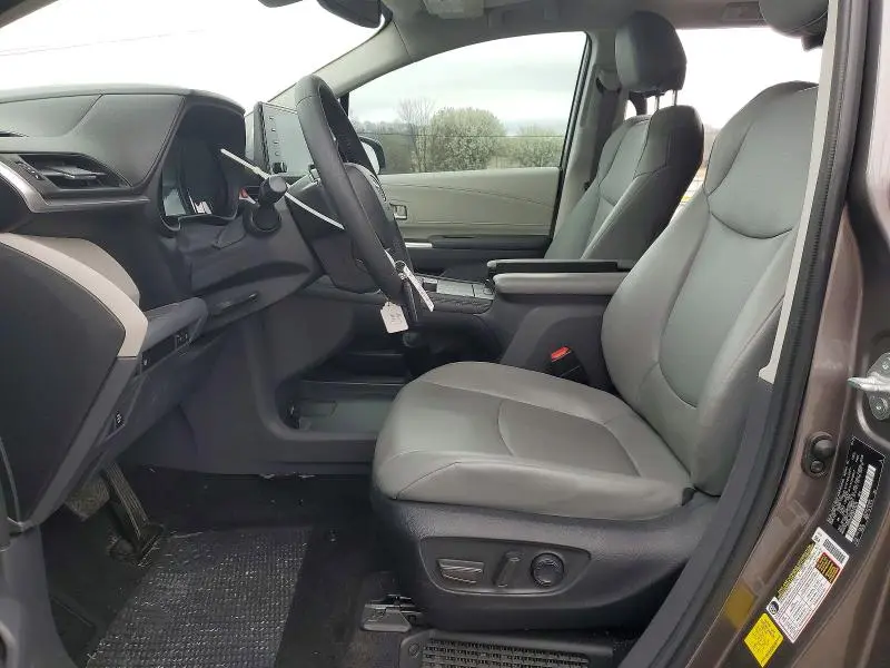 2022 TOYOTA SIENNA XLE 8-PASSENGER  