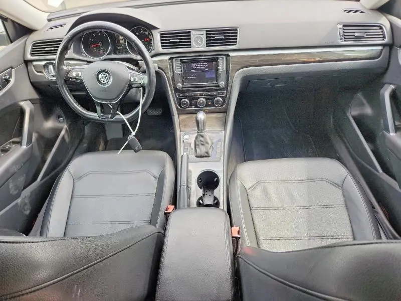 2017 VOLKSWAGEN PASSAT SE  
