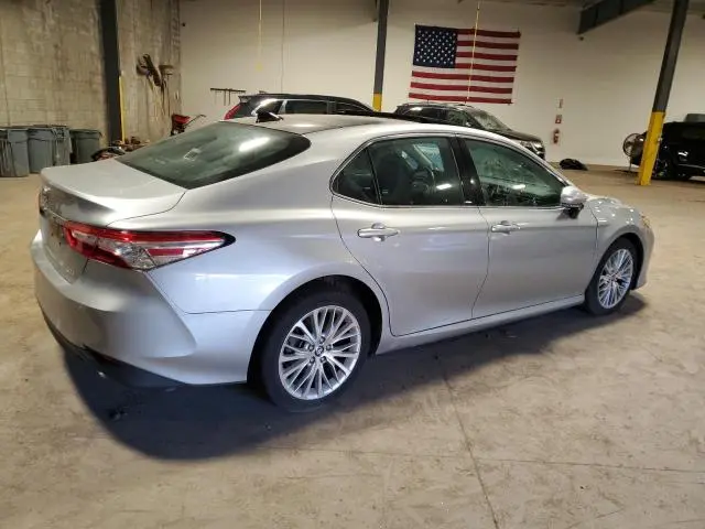 2020 TOYOTA CAMRY XLE  