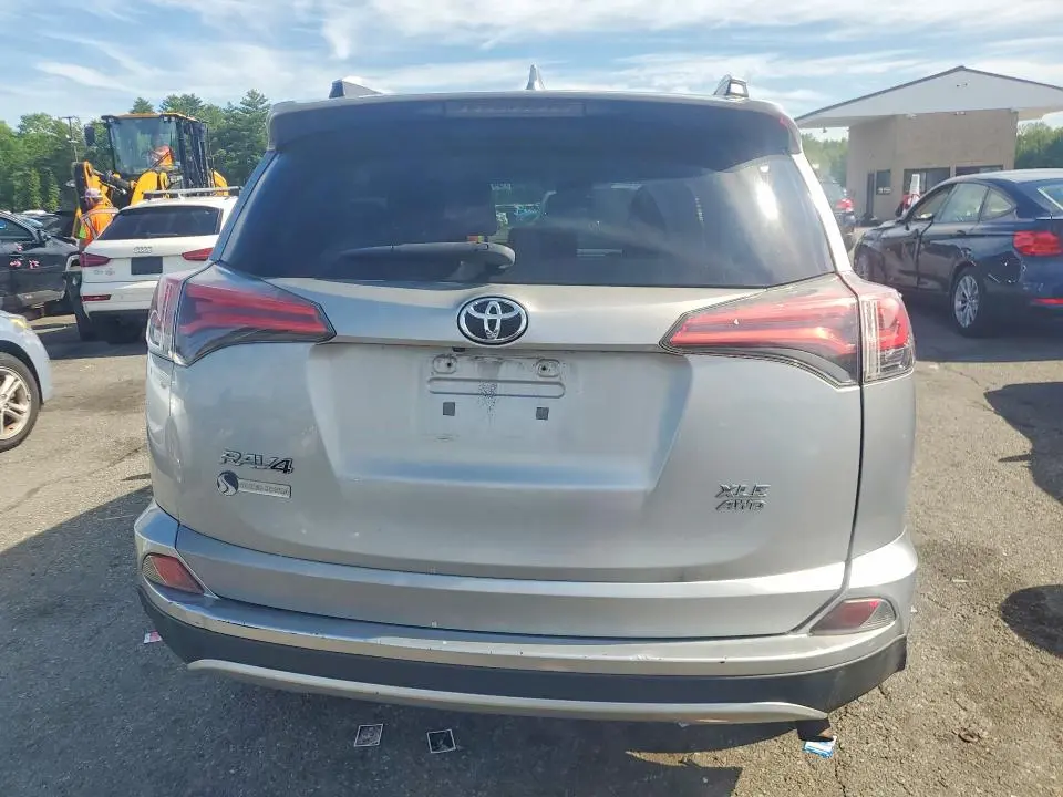 2016 TOYOTA RAV4 XLE  