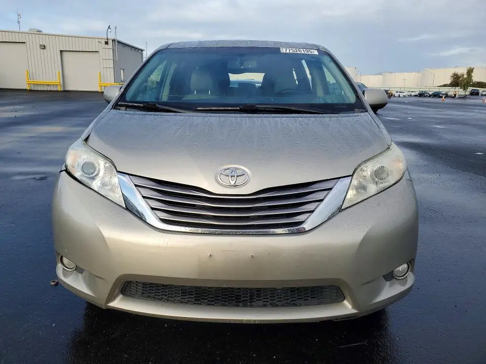 2015 TOYOTA SIENNA XLE 8-PASSENGER  
