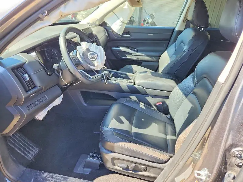 2024 NISSAN PATHFINDER SL  