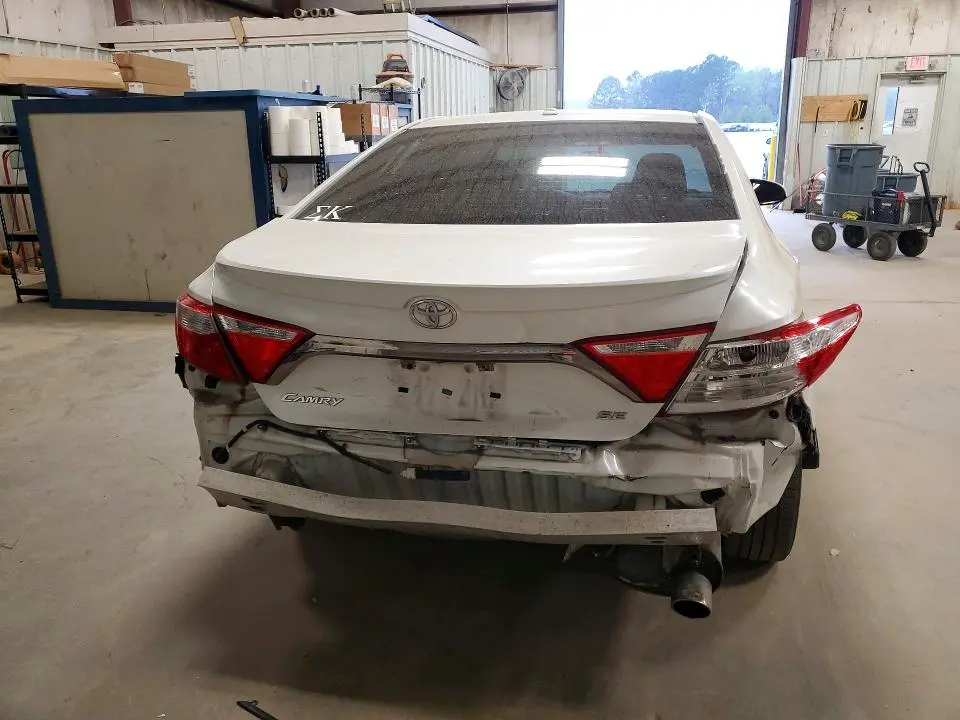 2016 TOYOTA CAMRY SE  