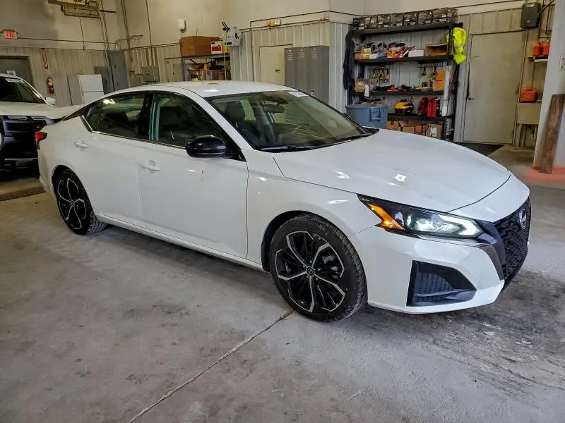 2023 NISSAN ALTIMA SR  