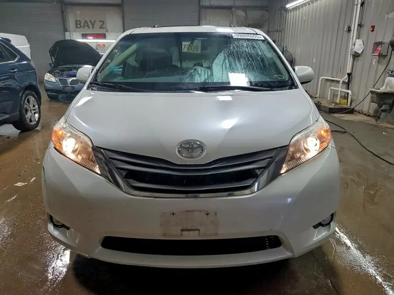2015 TOYOTA SIENNA XLE  