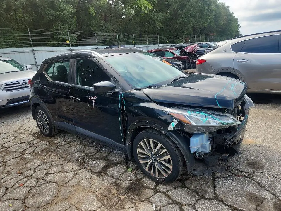 2022 NISSAN KICKS SV  