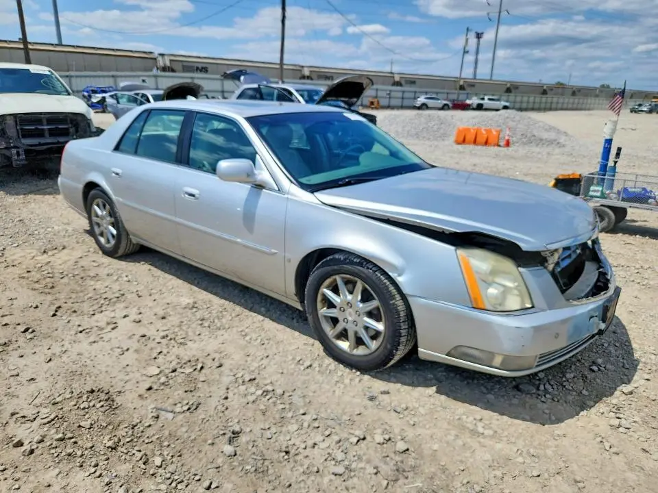 2010 CADILLAC DTS LUXURY COLLECTION  