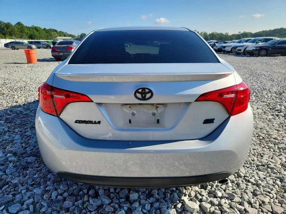2018 TOYOTA COROLLA SE  