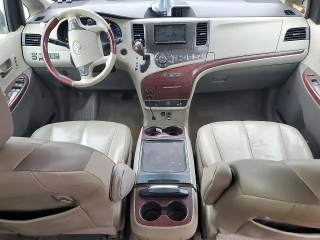 2014 TOYOTA SIENNA XLE  