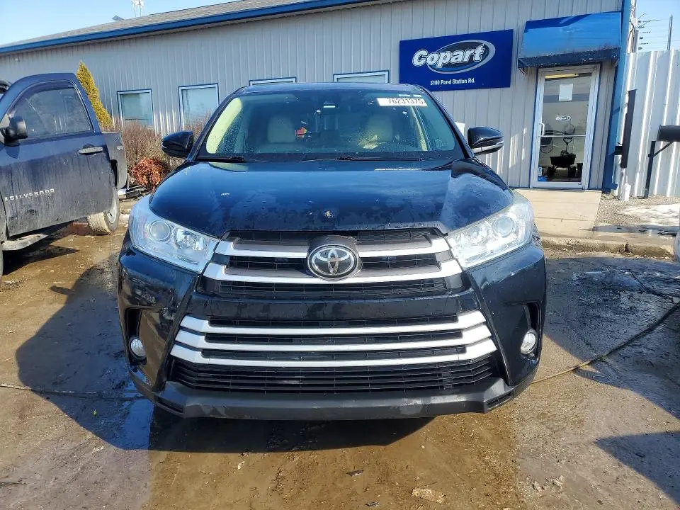 2019 TOYOTA HIGHLANDER LE  