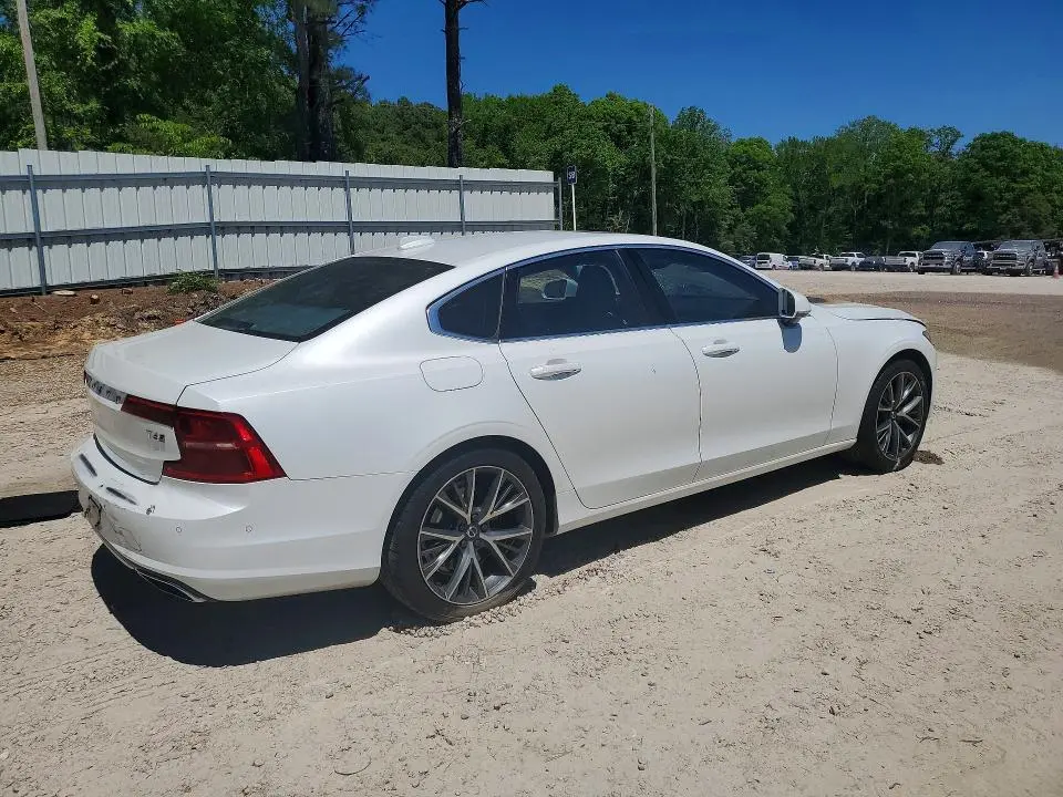 2017 VOLVO S90 T6 MOMENTUM  