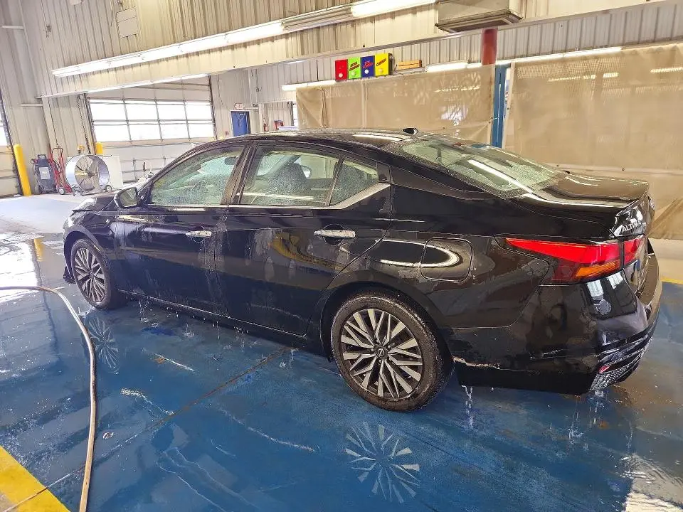 2023 NISSAN ALTIMA SV  