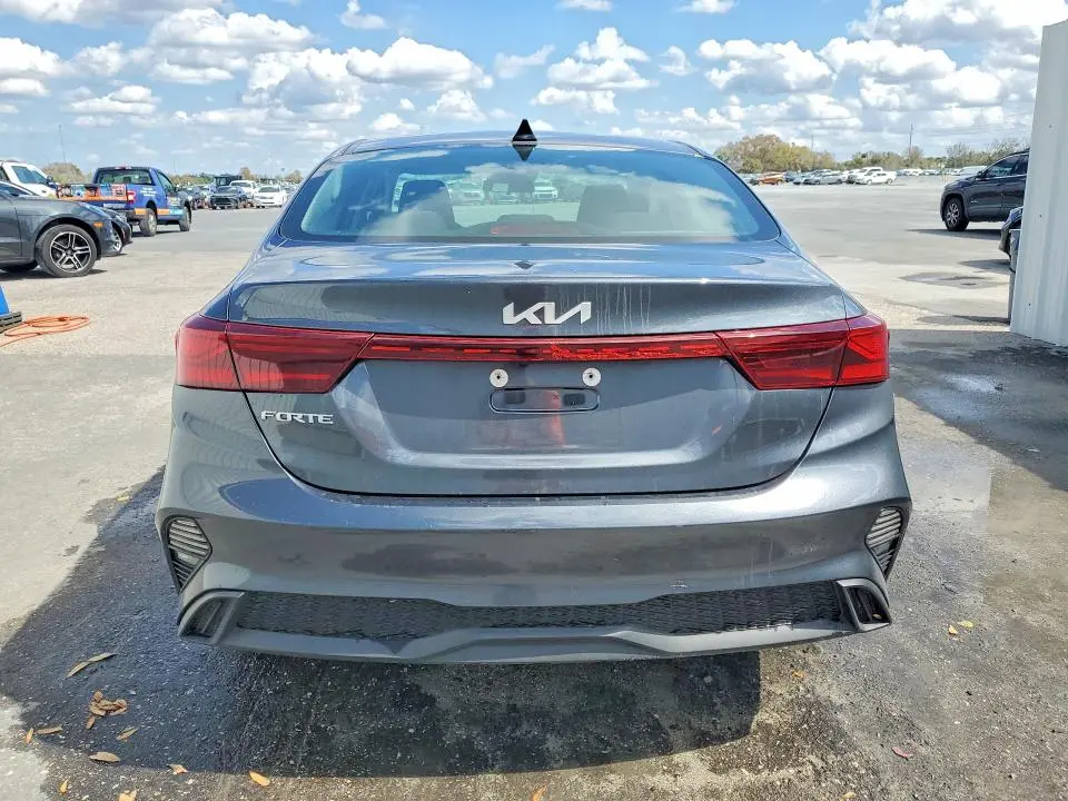 2024 KIA FORTE LXS  
