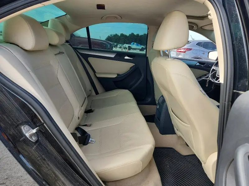 2015 VOLKSWAGEN JETTA SE  