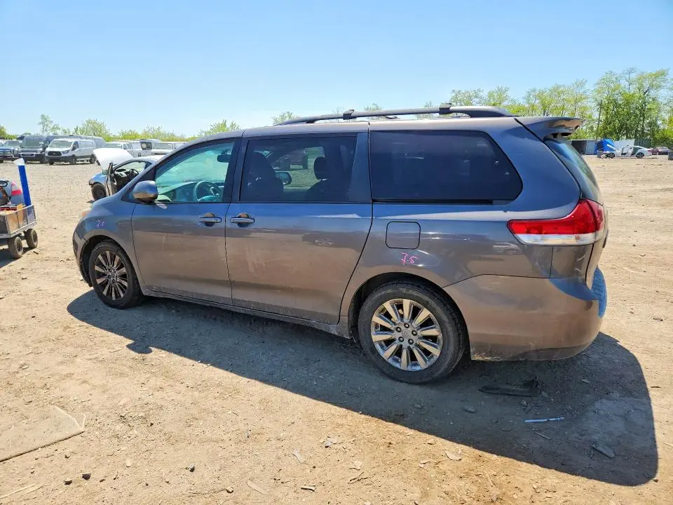 2012 TOYOTA SIENNA LE  