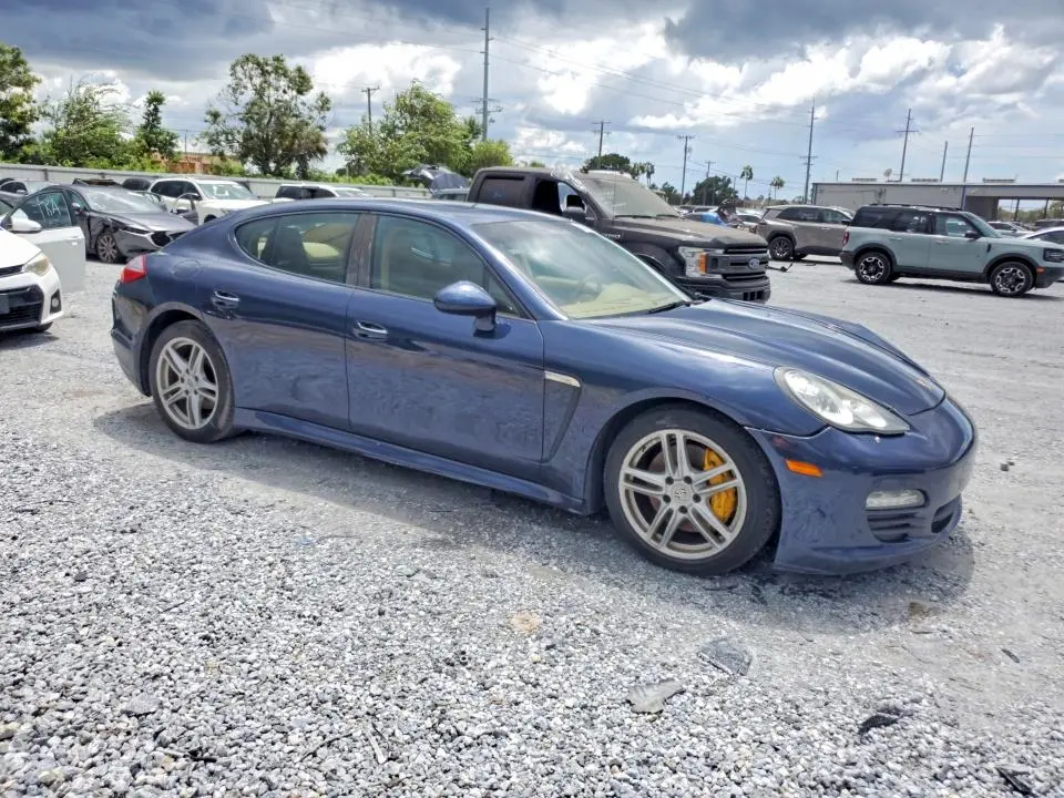 2013 PORSCHE PANAMERA 2  