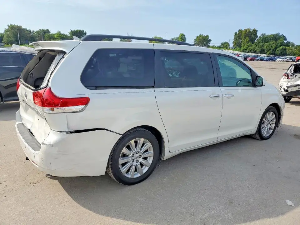 2011 TOYOTA SIENNA LIMITED 7-PASSENGER  