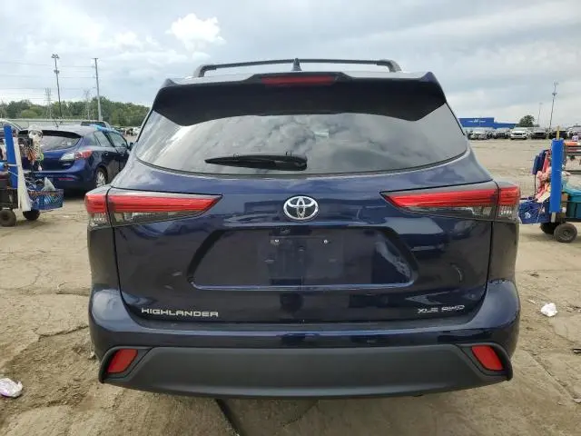2022 TOYOTA HIGHLANDER XLE  