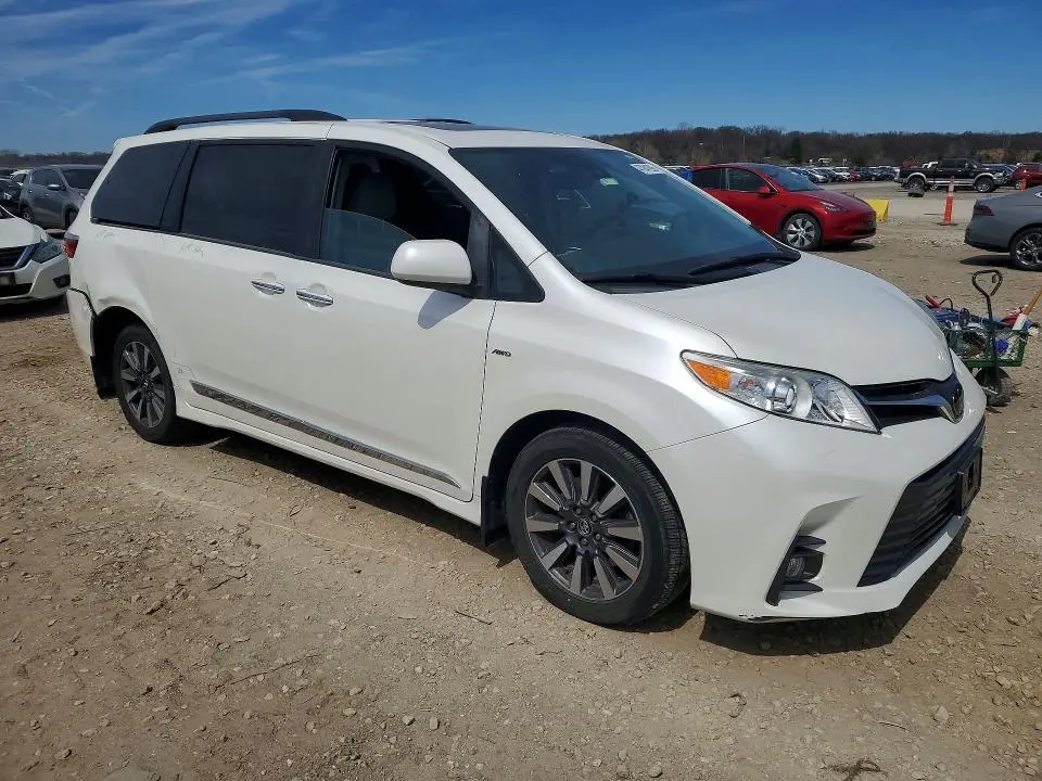 2018 TOYOTA SIENNA XLE PREMIUM 7-PASSENGER  