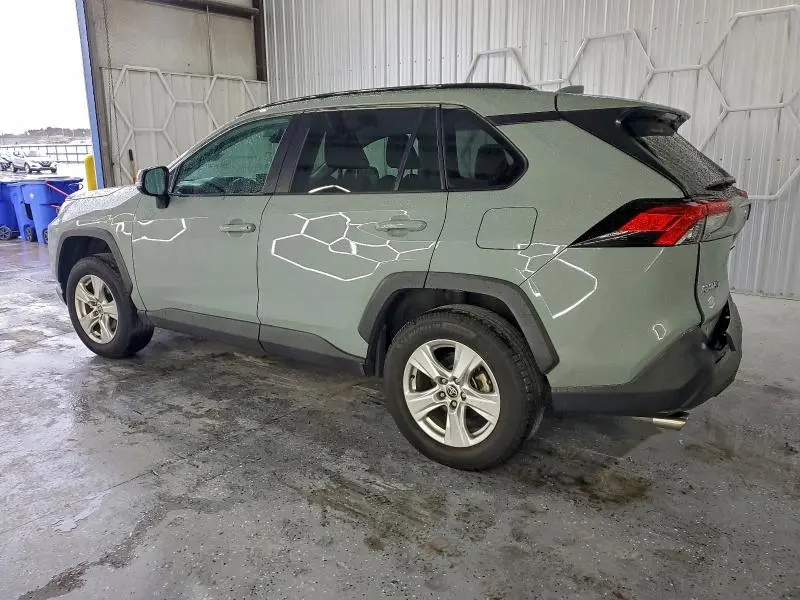 2021 TOYOTA RAV4 XLE  