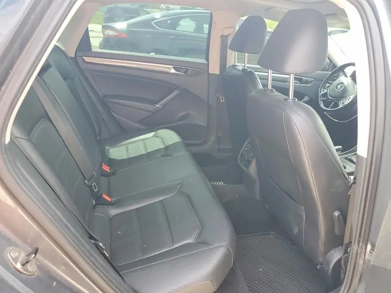2016 VOLKSWAGEN PASSAT SE  