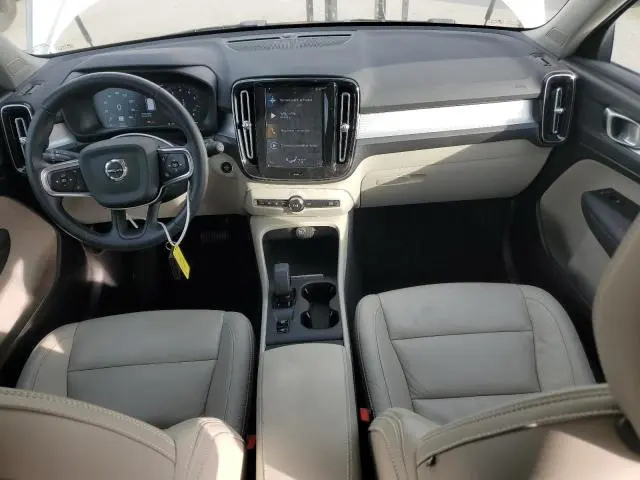 2022 VOLVO XC40 T5 MOMENTUM  
