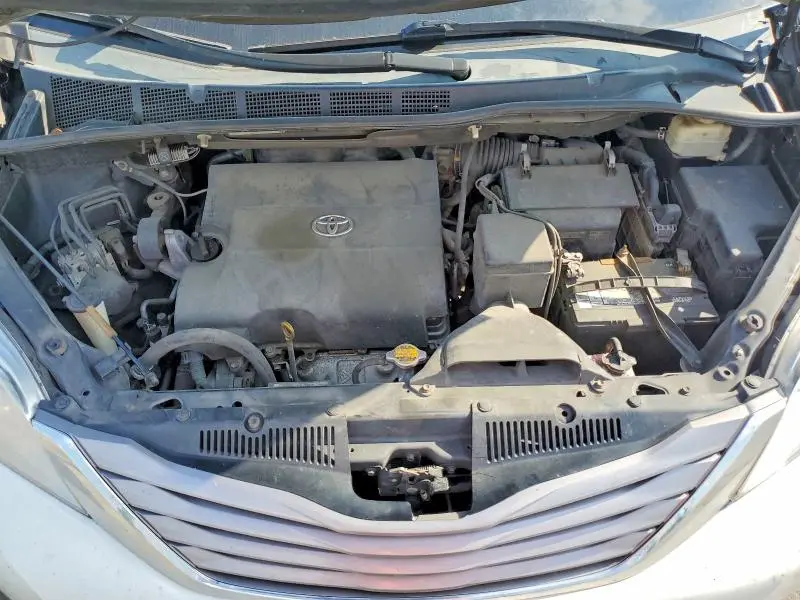 2015 TOYOTA SIENNA XLE 8-PASSENGER  