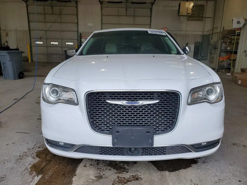 2019 CHRYSLER 300 LIMITED  