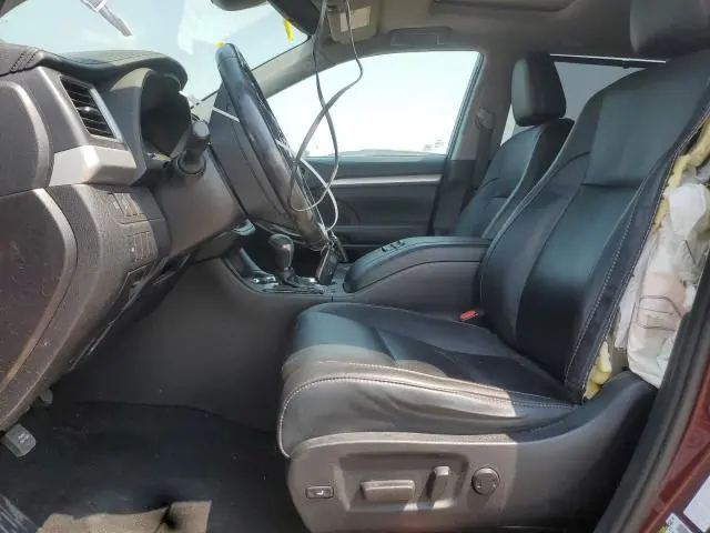 2019 TOYOTA HIGHLANDER SE  