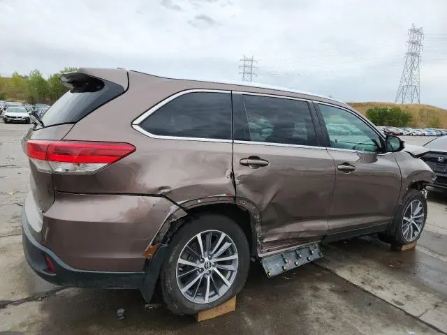 2019 TOYOTA HIGHLANDER SE  