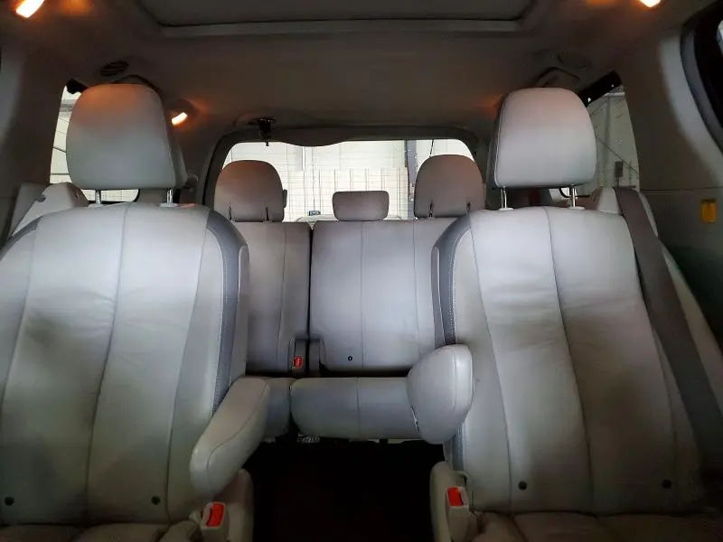 2011 TOYOTA SIENNA LIMITED 7-PASSENGER  
