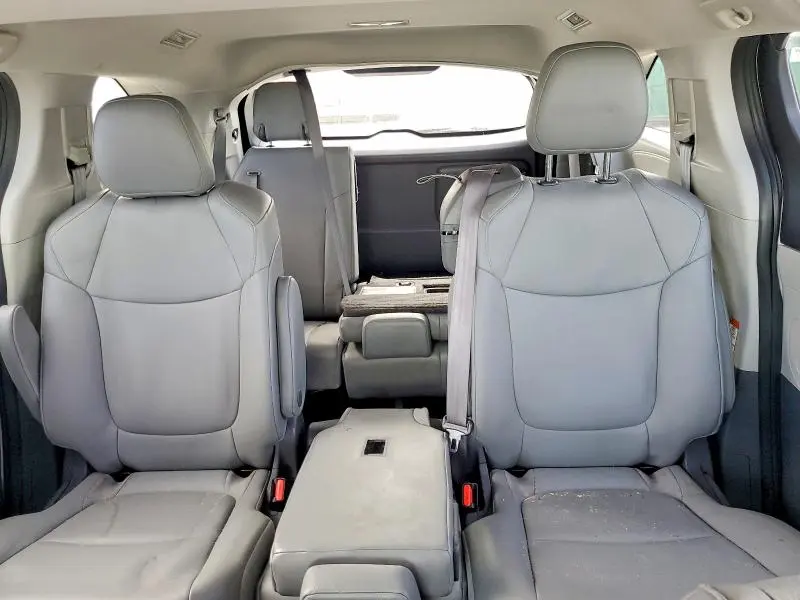 2021 TOYOTA SIENNA XLE 8-PASSENGER  