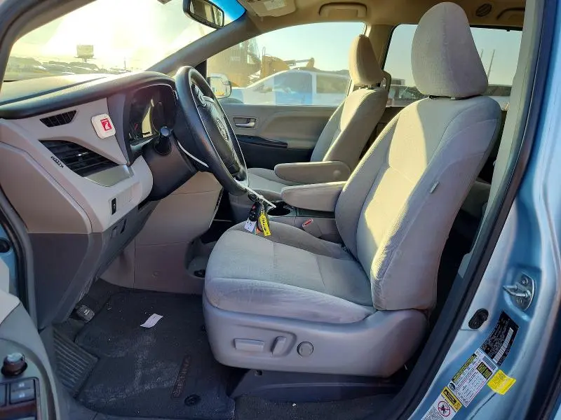 2015 TOYOTA SIENNA LE  