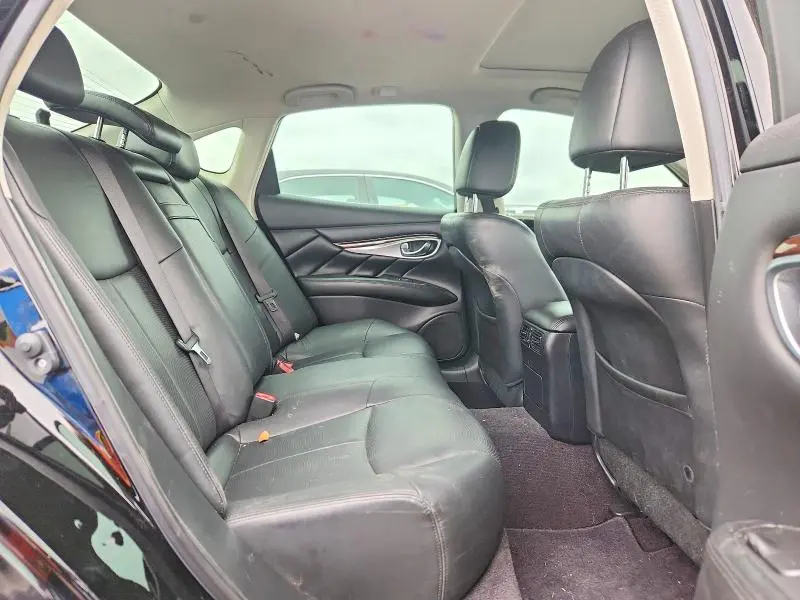 2019 INFINITI Q70 3.7 LUXE  