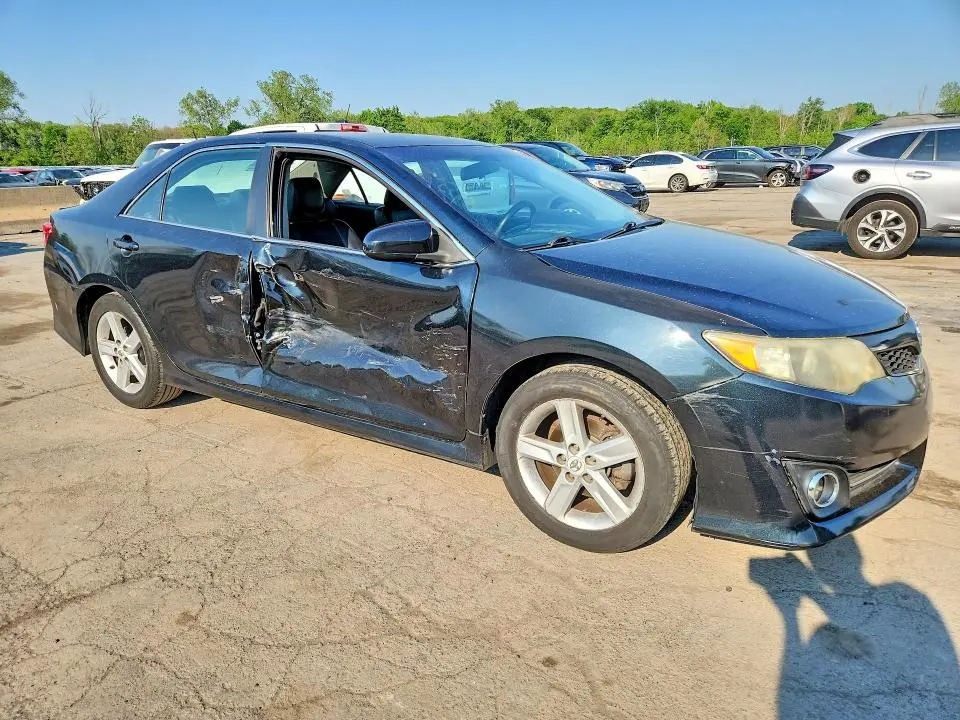 2012 TOYOTA CAMRY SE  