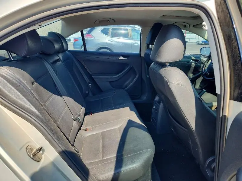 2012 VOLKSWAGEN JETTA SE  