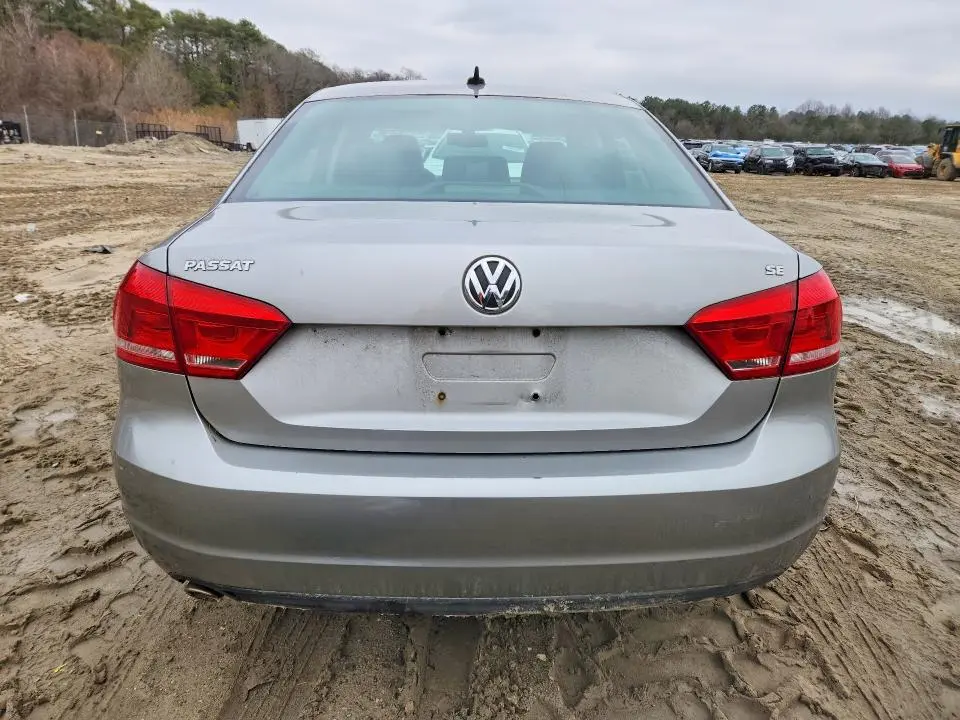 2013 VOLKSWAGEN PASSAT   