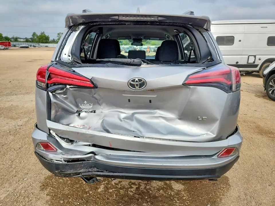 2018 TOYOTA RAV4 LE  