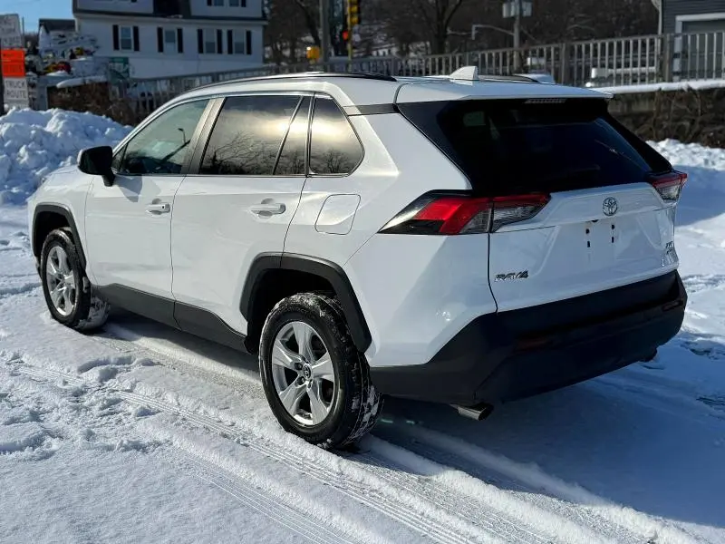 2019 TOYOTA RAV4 XLE  